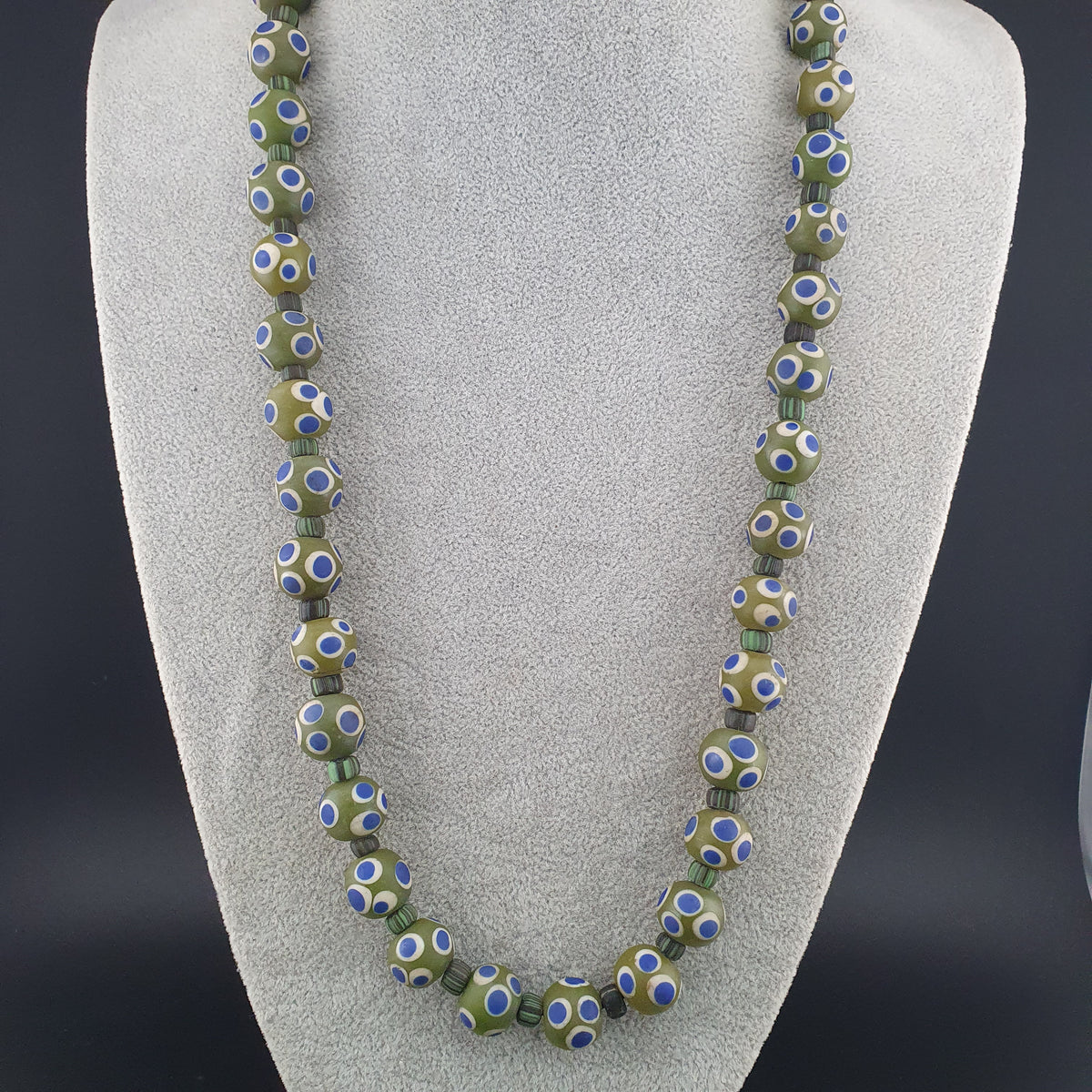 Collier en perles de verre millefiori vénitien vintage