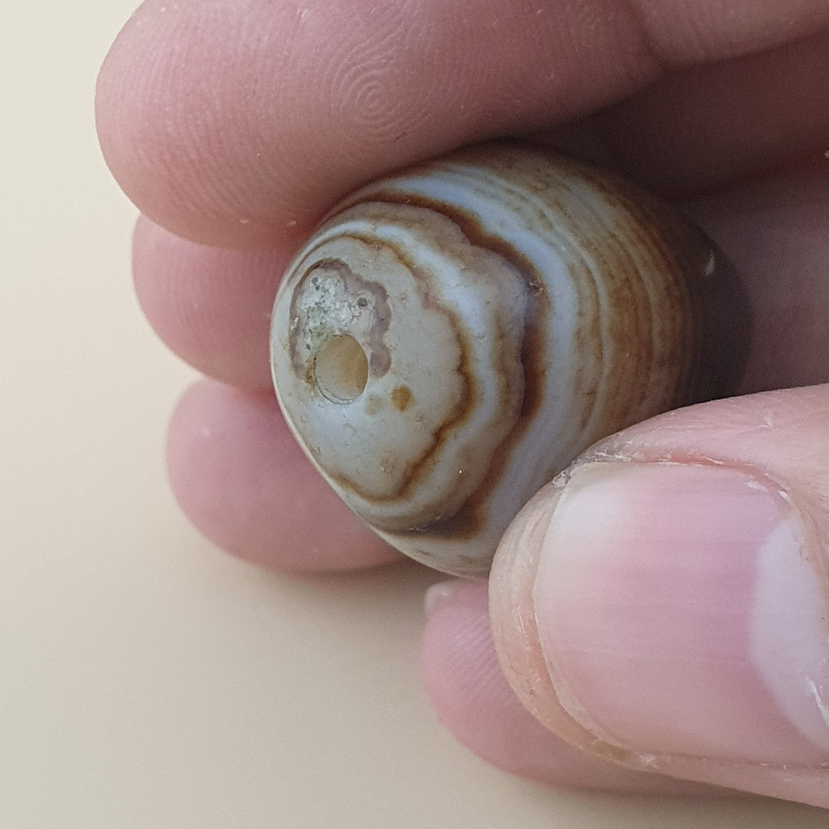 Amulette perlée agate naturelle œil de Souleïmani vintage