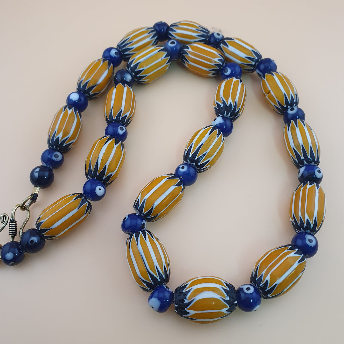 Collier de perles de verre chevron et yeux de Nazar style vénitien vintage