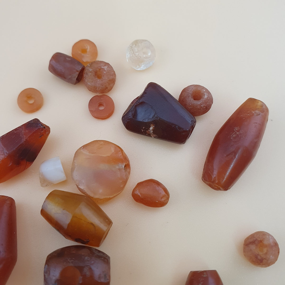 Perles anciennes authentiques en cornaline du Mali
