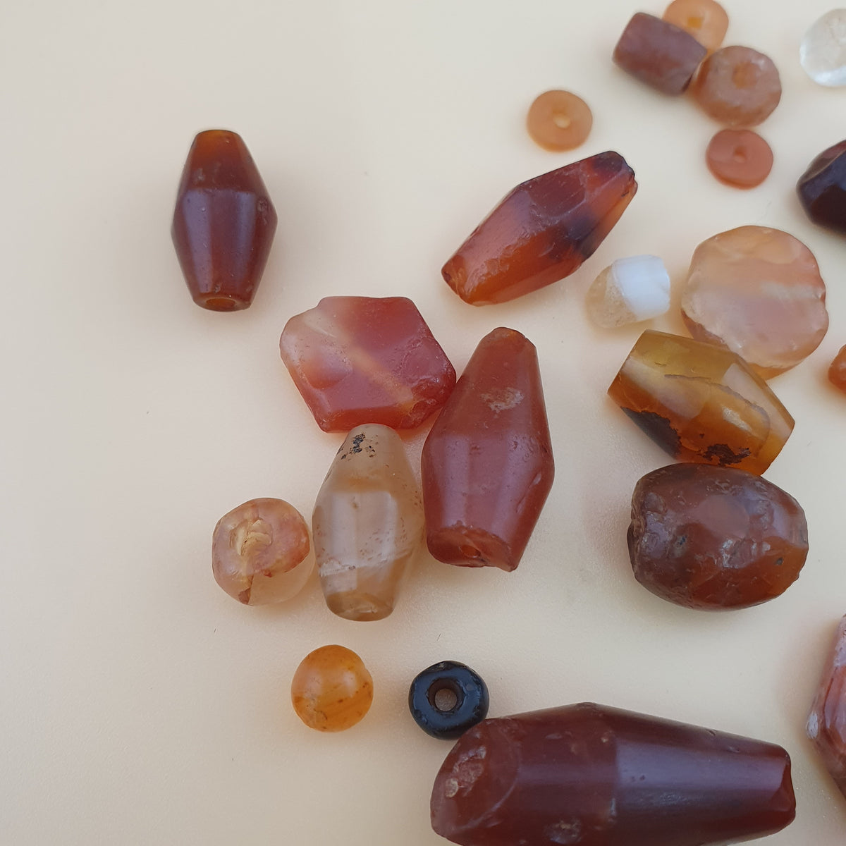 Perles anciennes authentiques en cornaline du Mali