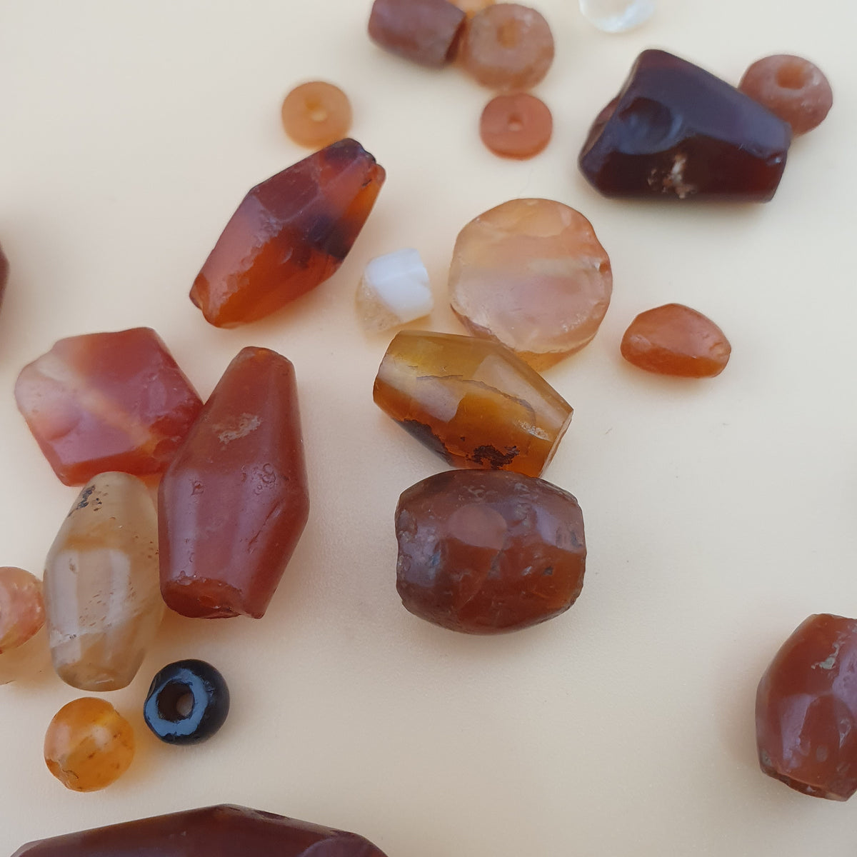 Perles anciennes authentiques en cornaline du Mali