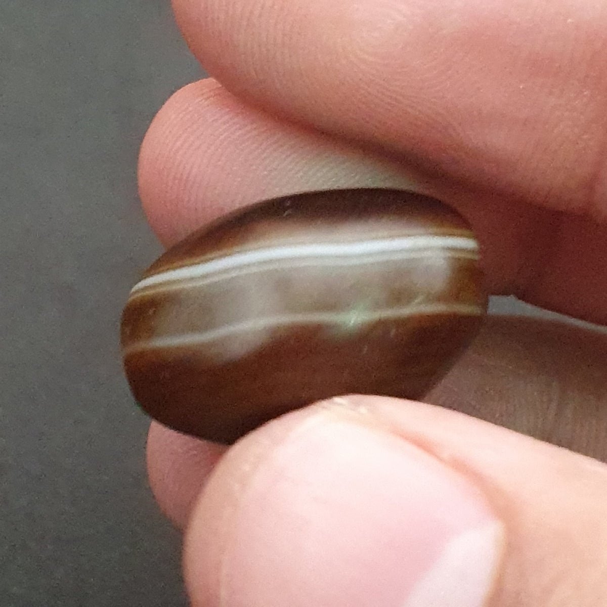 Amulette vintage en perles d'agate de Suleiman : Pierre gemme naturelle à motif œil