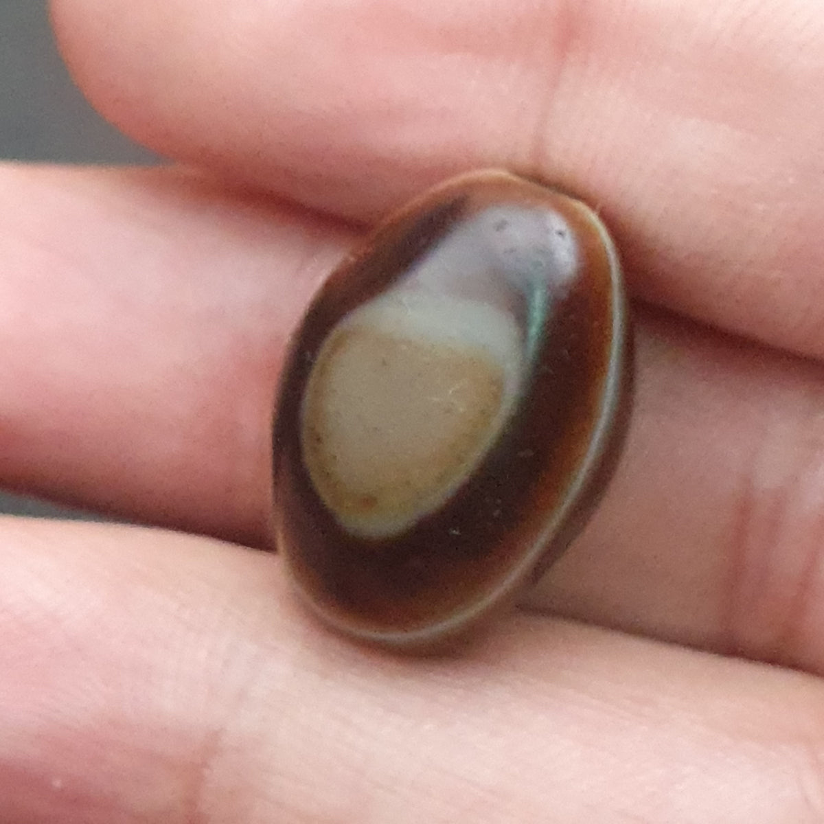 Amulette vintage en perles d'agate de Suleiman : Pierre gemme naturelle à motif œil