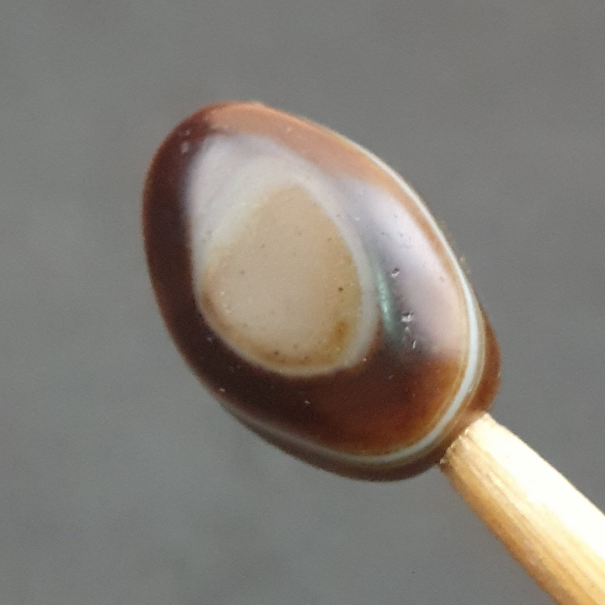 Amulette vintage en perles d'agate de Suleiman : Pierre gemme naturelle à motif œil