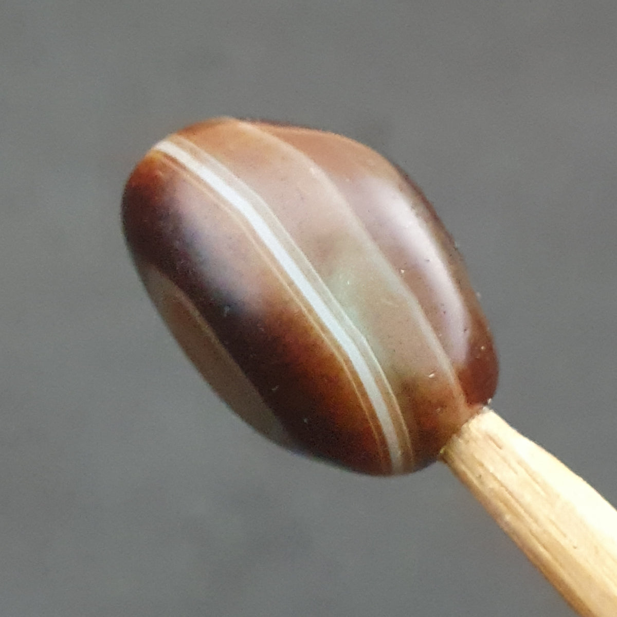 Amulette vintage en perles d'agate de Suleiman : Pierre gemme naturelle à motif œil