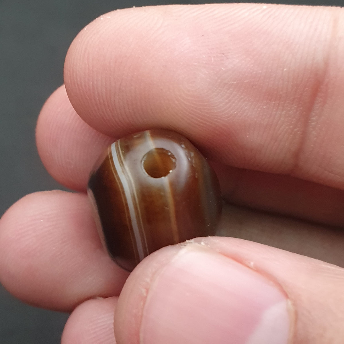 Amulette vintage en perles d'agate de Suleiman : Pierre gemme naturelle à motif œil