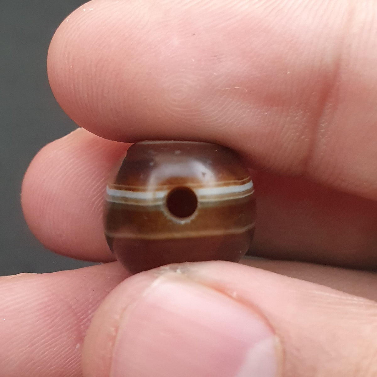 Amulette vintage en perles d'agate de Suleiman : Pierre gemme naturelle à motif œil