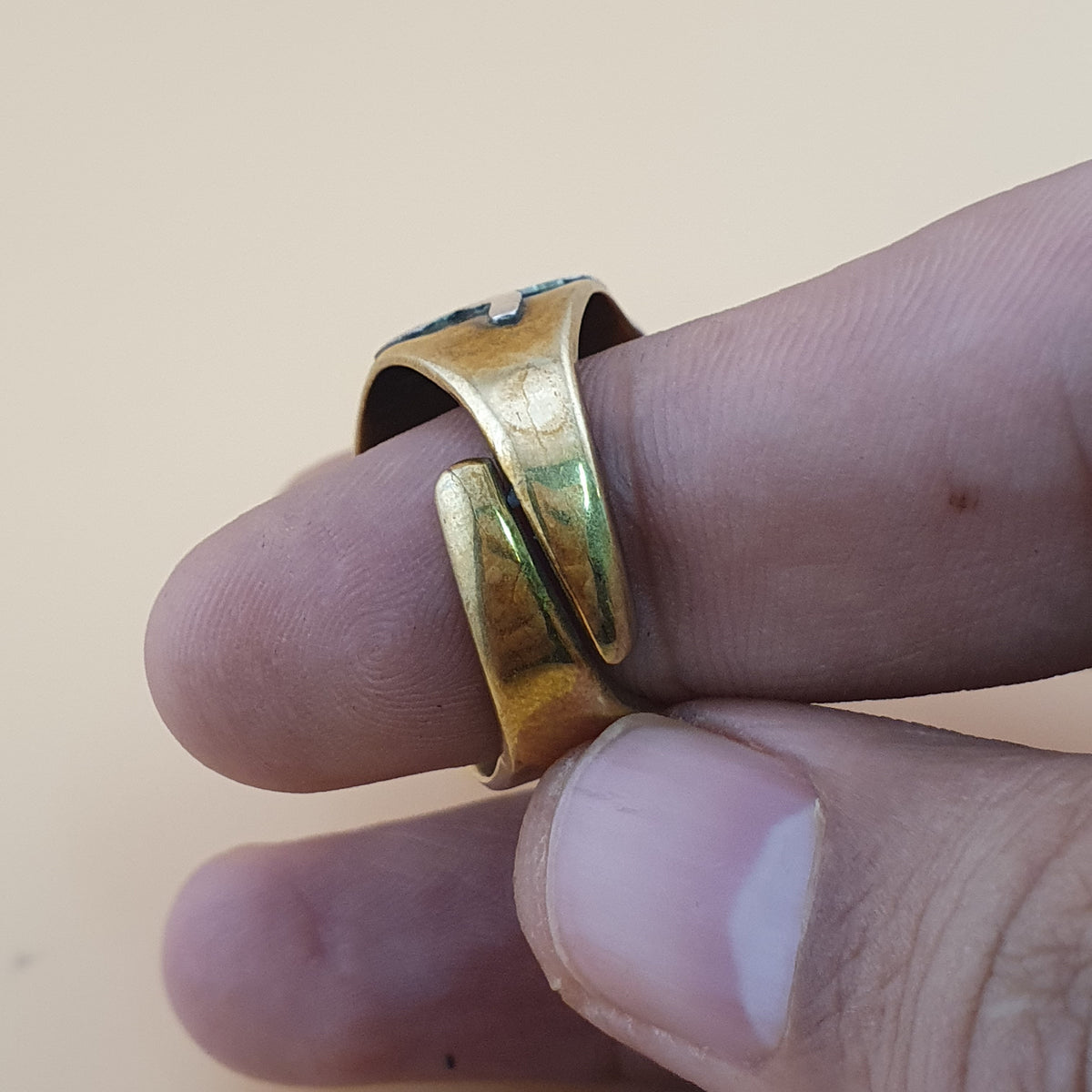 Bague œil d'agate Sulaimani vintage : incrustation florale en laiton et argent