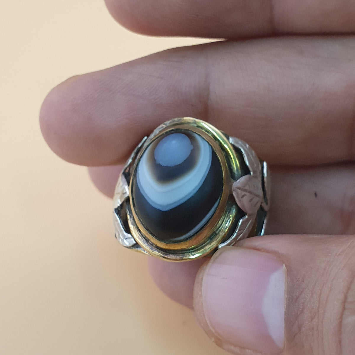 Bague œil d'agate Sulaimani vintage : incrustation florale en laiton et argent