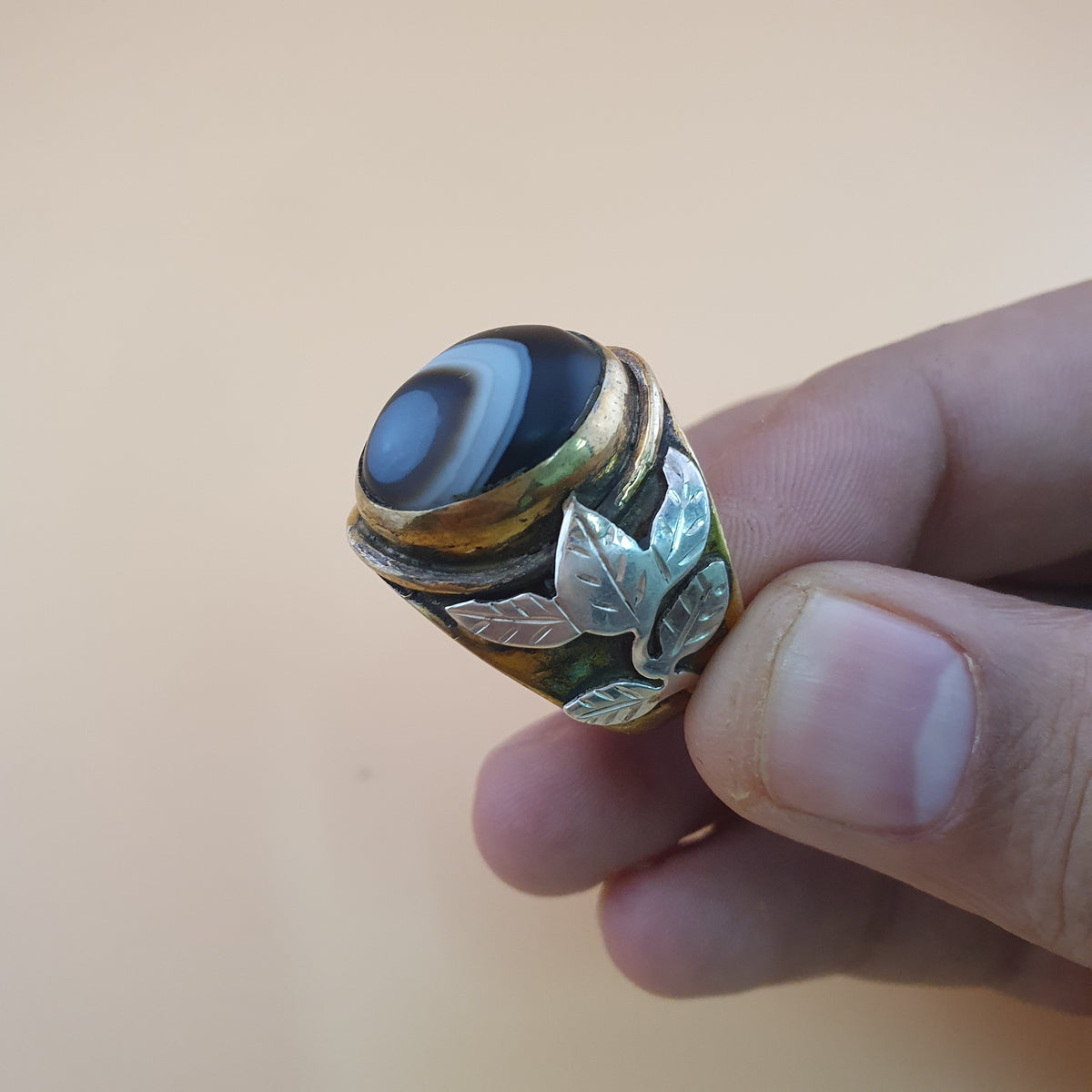 Bague œil d'agate Sulaimani vintage : incrustation florale en laiton et argent