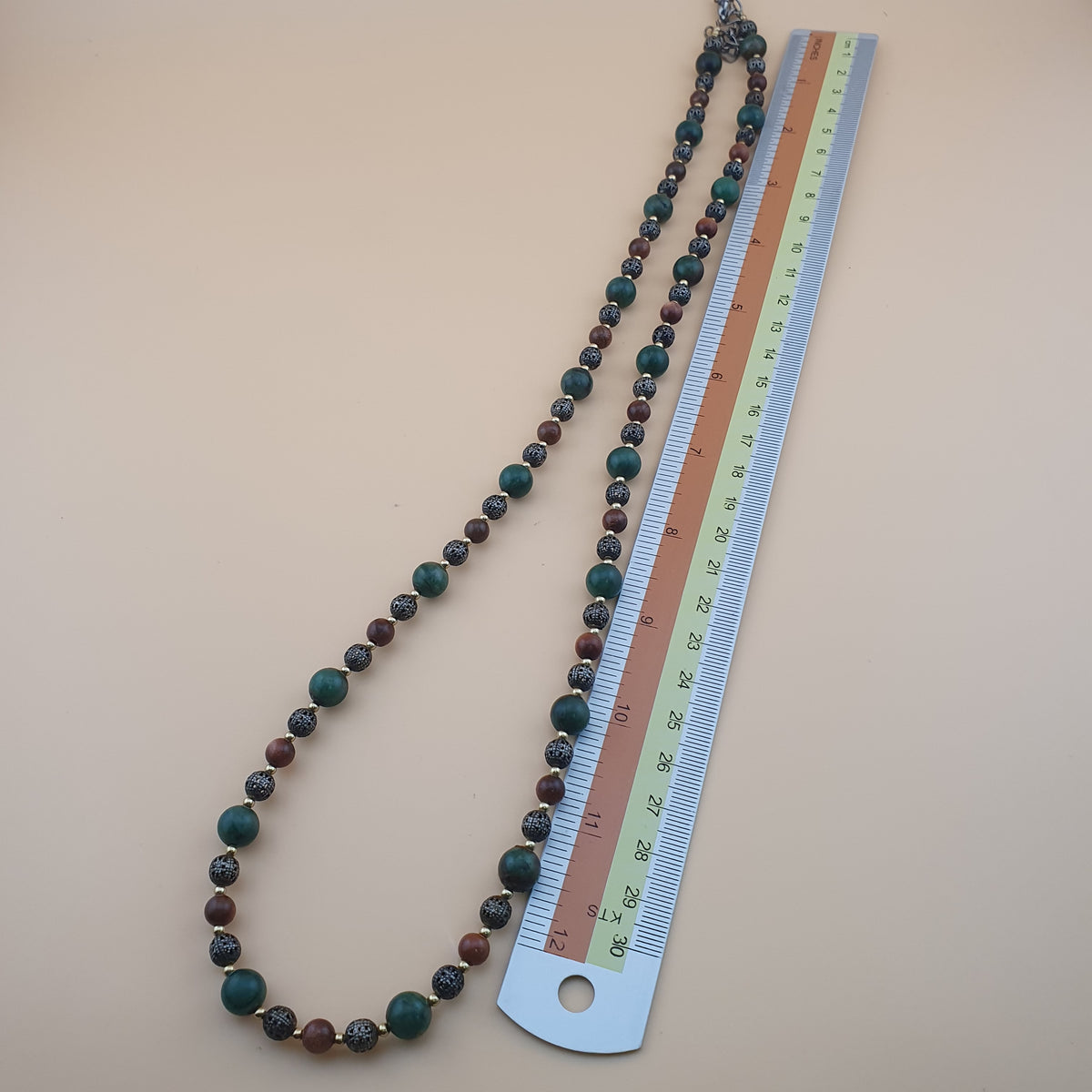 Collier Perles Vintage de Jade, Œil de Tigre et Vieux Laiton