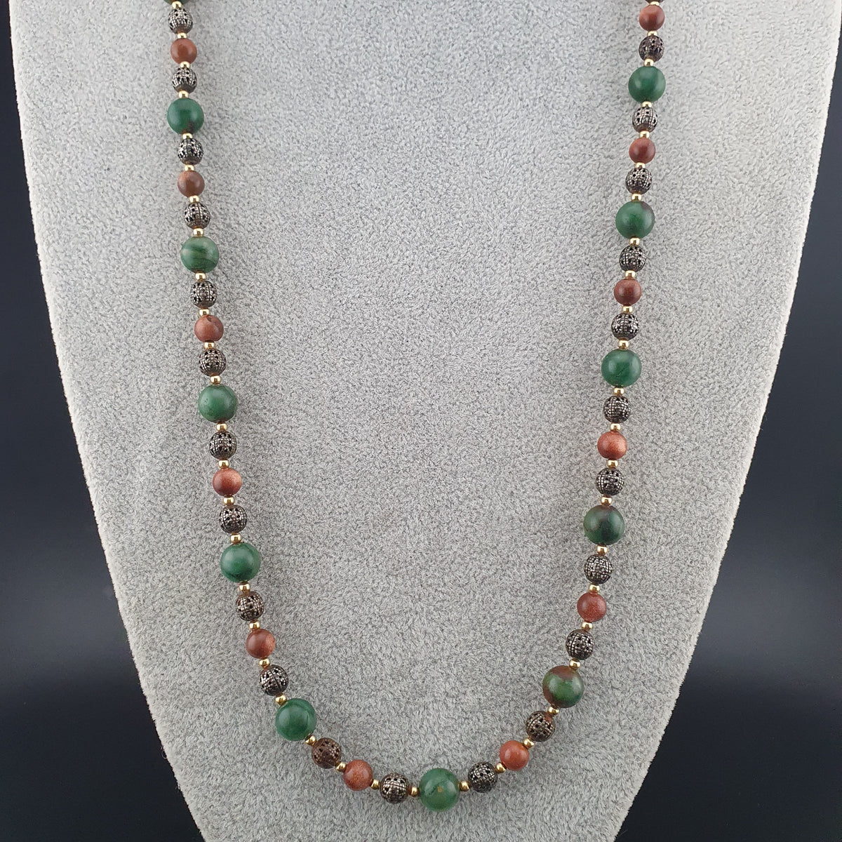 Collier Perles Vintage de Jade, Œil de Tigre et Vieux Laiton