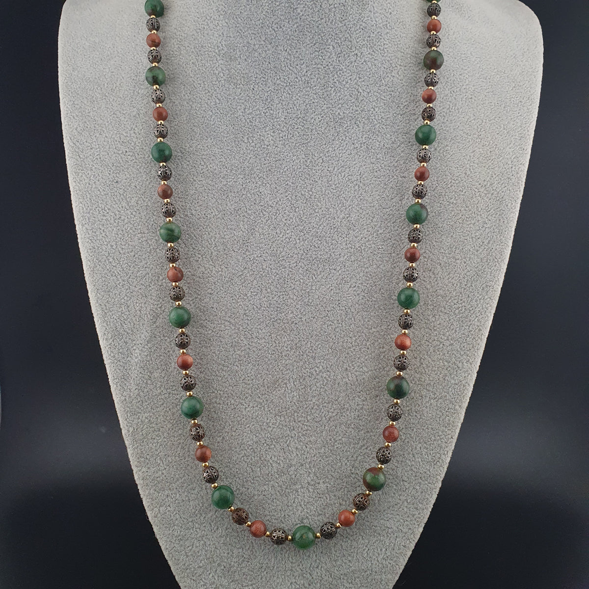 Collier Perles Vintage de Jade, Œil de Tigre et Vieux Laiton