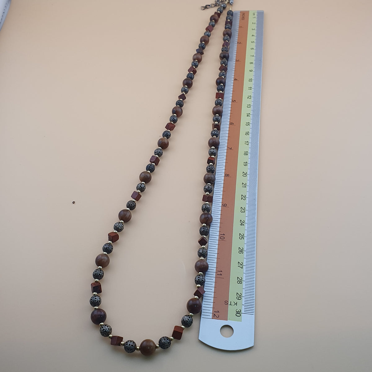 Collier vintage œil de tigre, jaspe et perles en laiton ancien