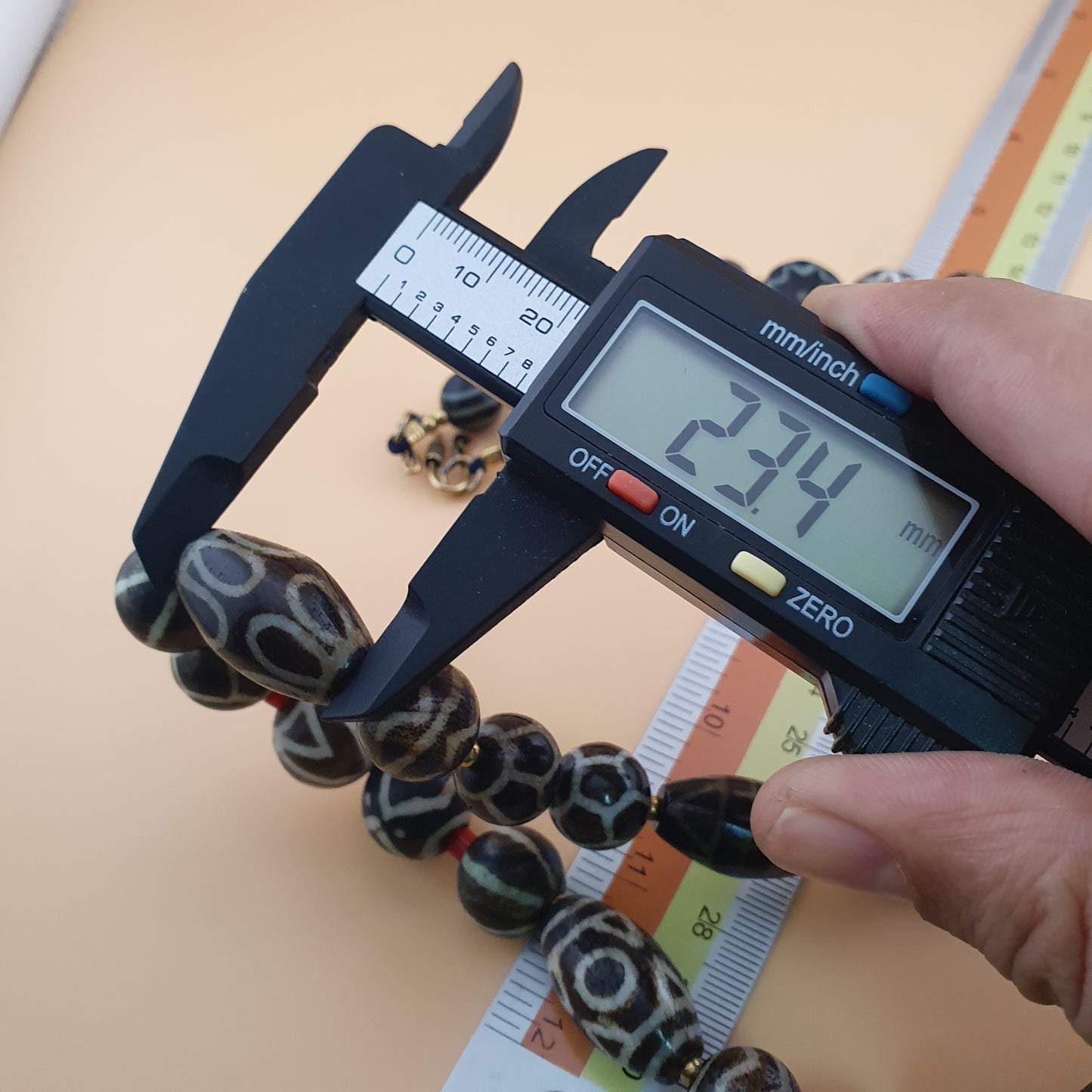 Seltene antike burmesische Pumtek Pyu Halskette aus versteinerten Holzperlen