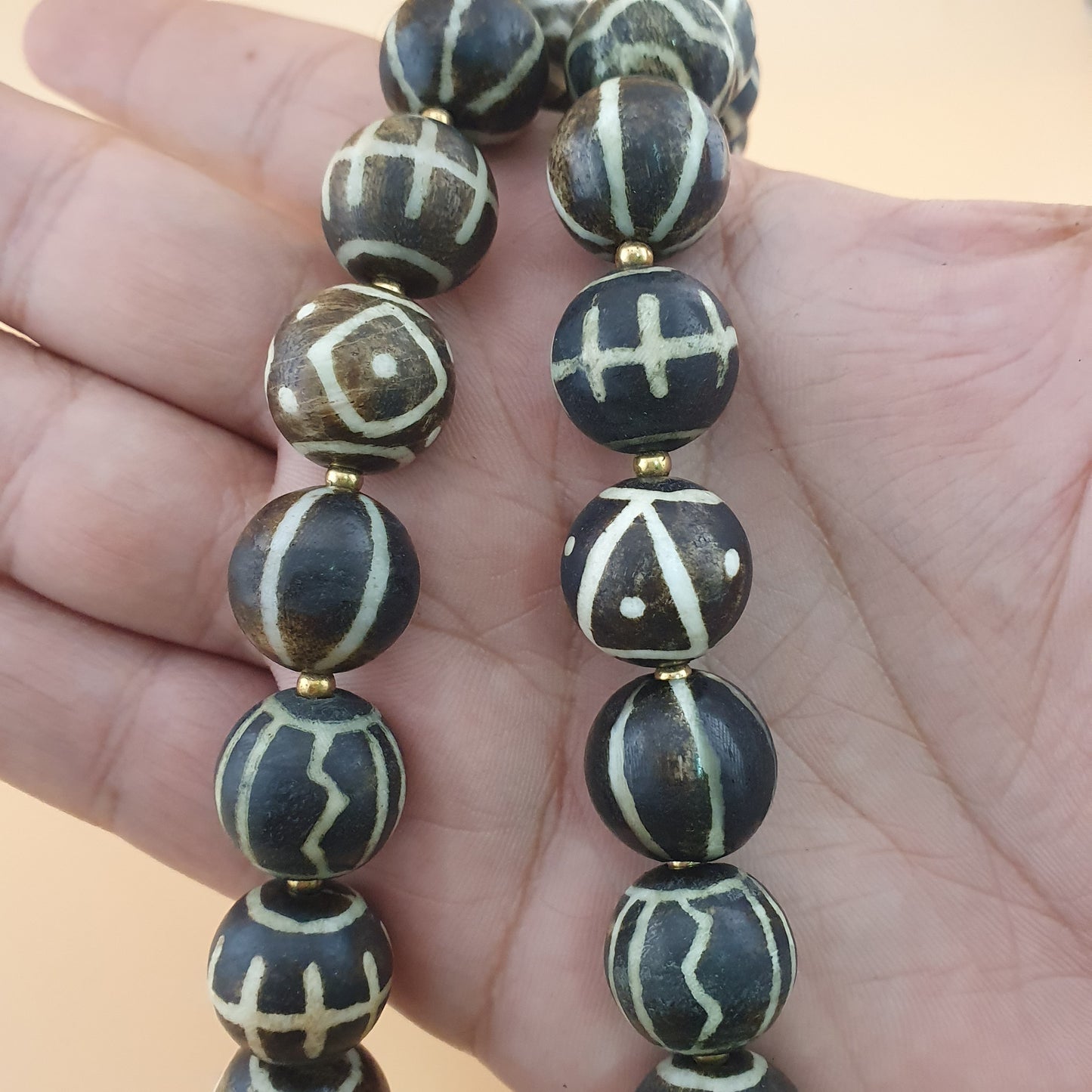 Antike burmesische Pumtek-Pyu-Perlenkette: Versteinertes Holz, Stammes-Schmuck