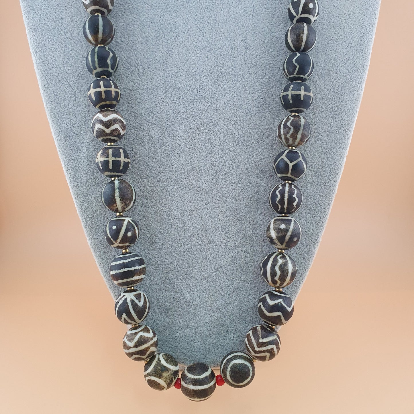 Antike burmesische Pumtek-Pyu-Perlenkette: Versteinertes Holz, Stammes-Schmuck