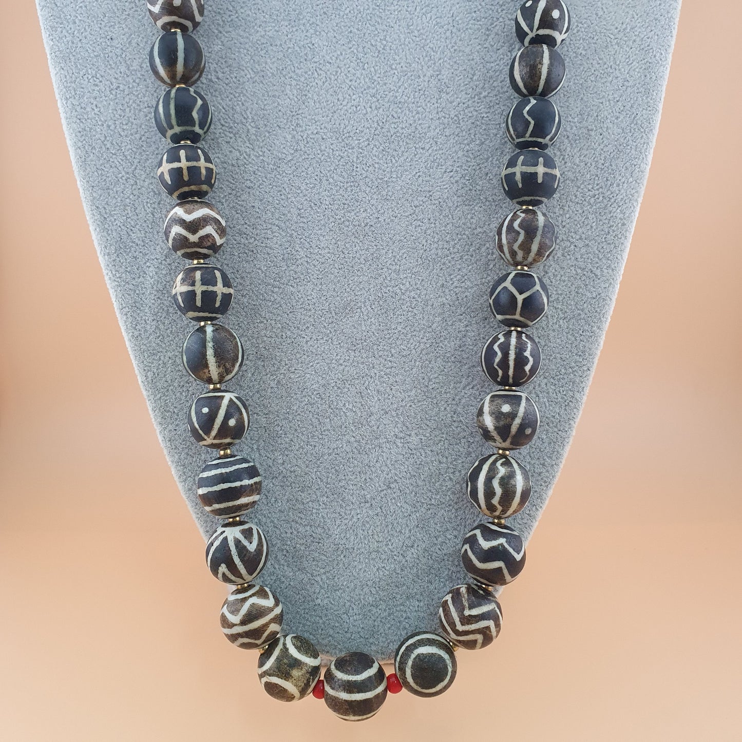 Antike burmesische Pumtek-Pyu-Perlenkette: Versteinertes Holz, Stammes-Schmuck