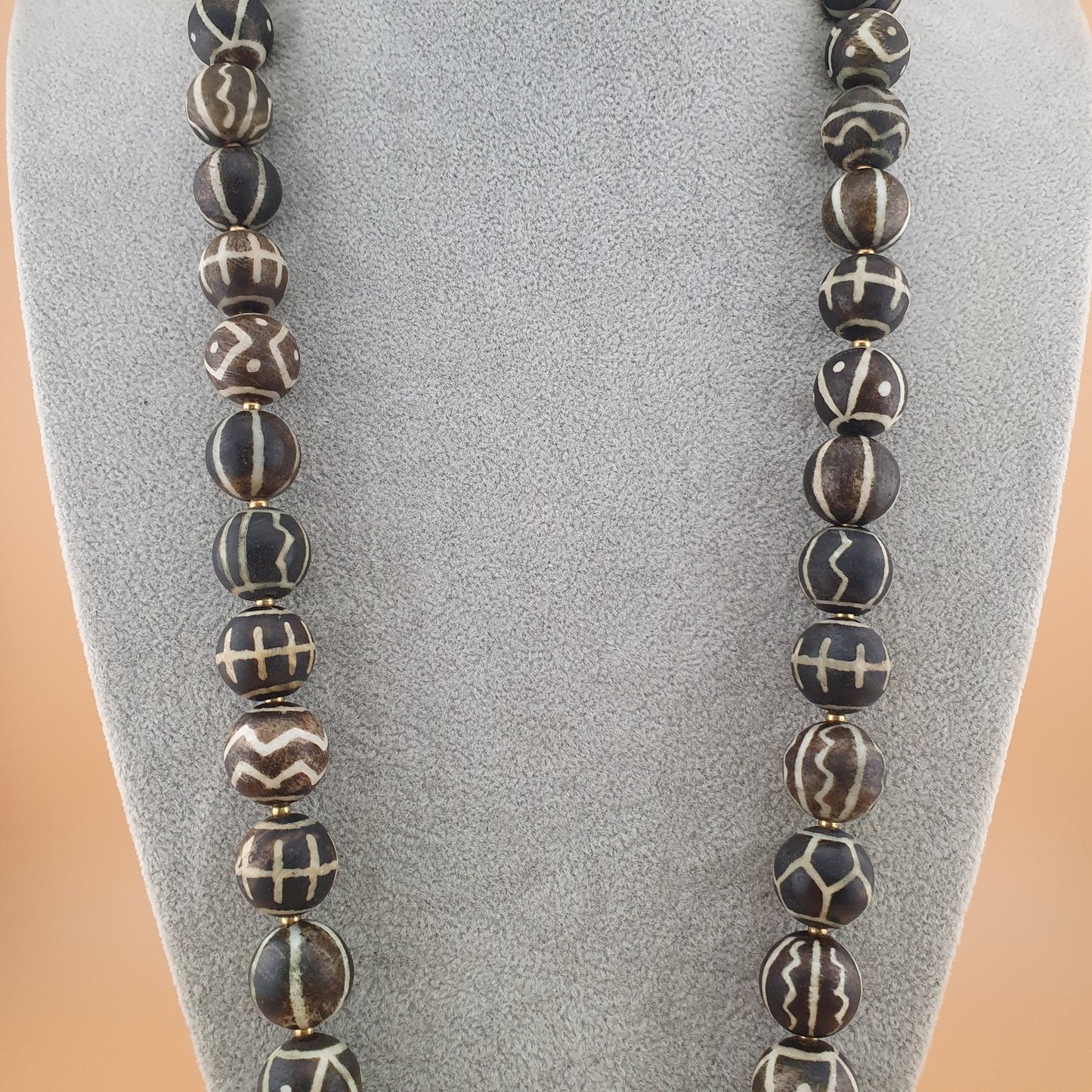 Antike burmesische Pumtek-Pyu-Perlenkette: Versteinertes Holz, Stammes-Schmuck