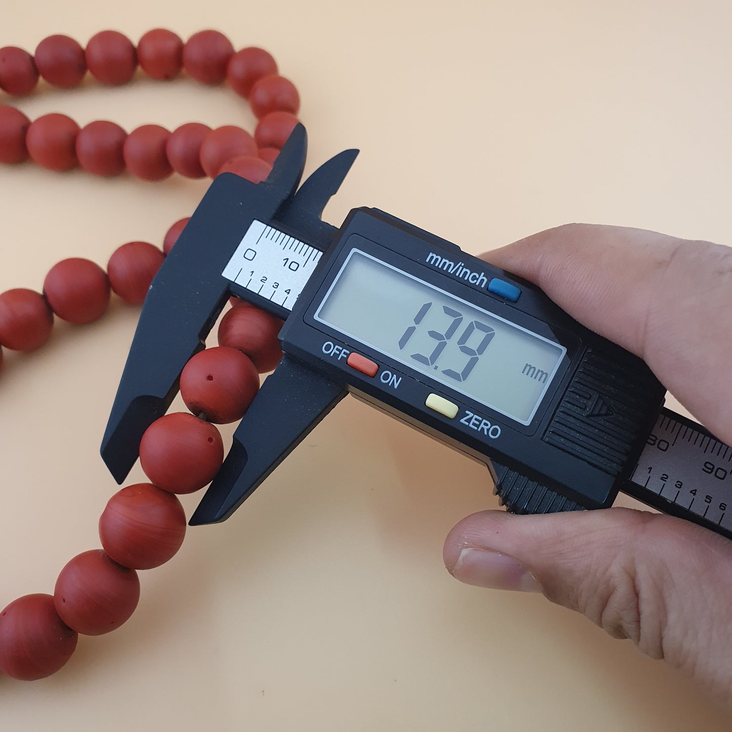 Halskette mit Glasperlen im afrikanischen Stil, Rot-Orange