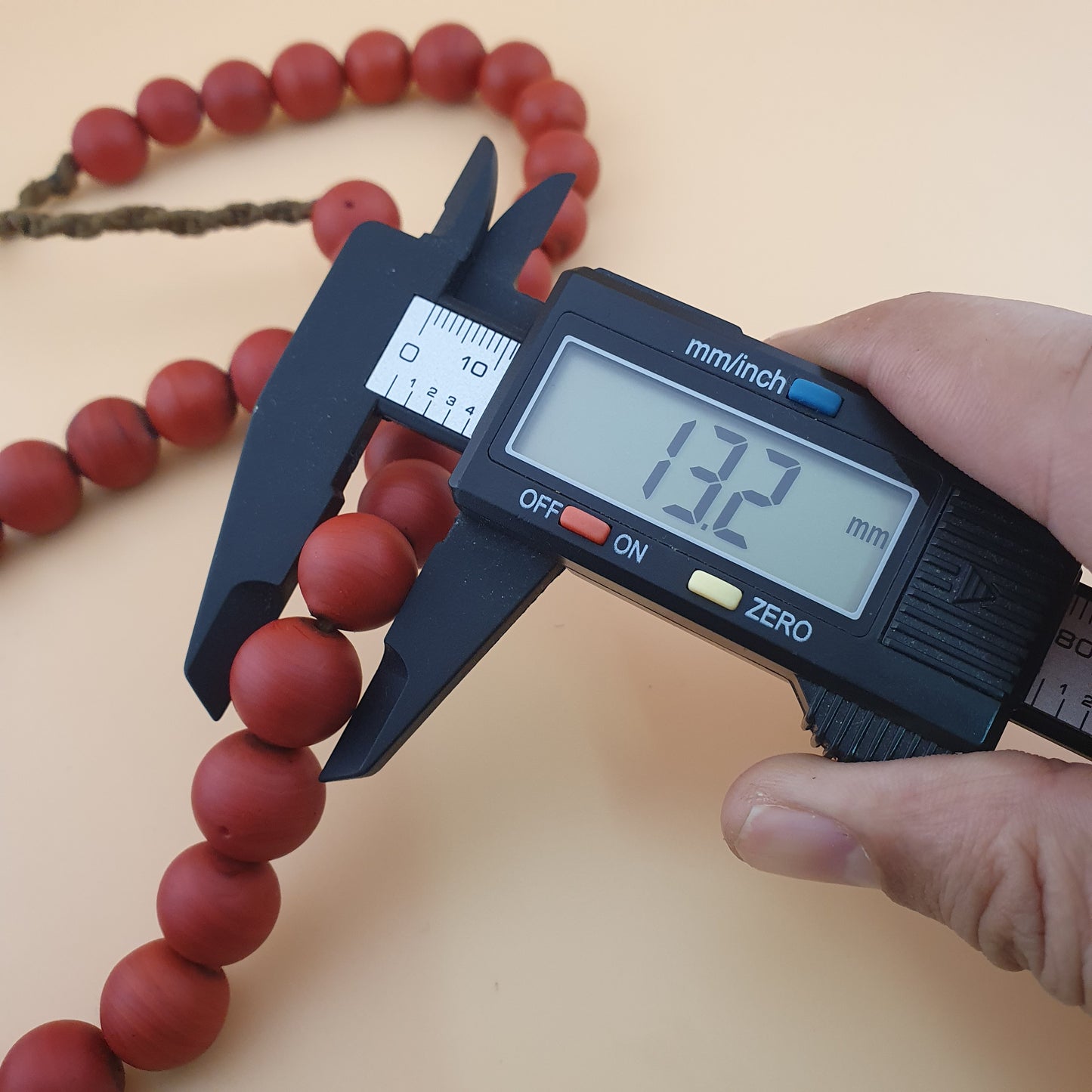 Halskette mit Glasperlen im afrikanischen Stil, Rot-Orange