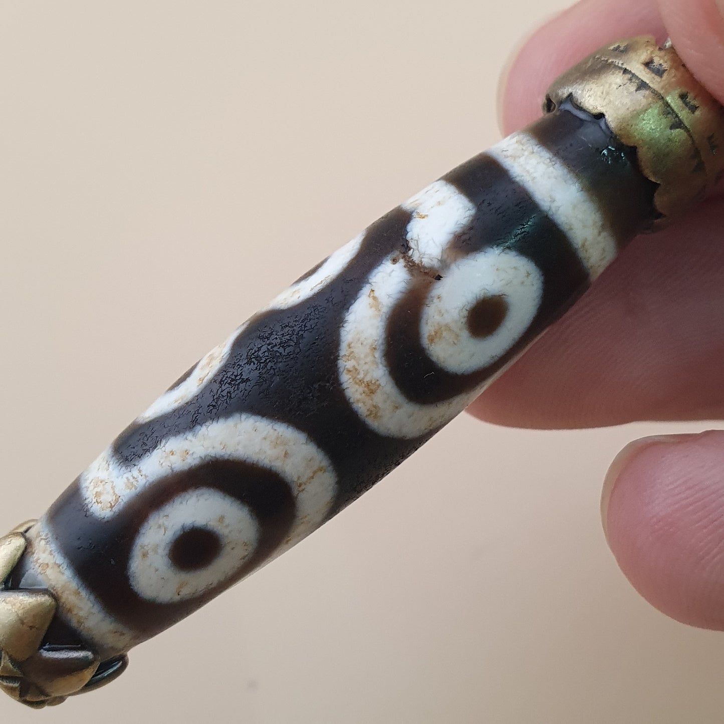Vintage 6-Augen Hiamalyan tibetische Achatperle Messinganhänger