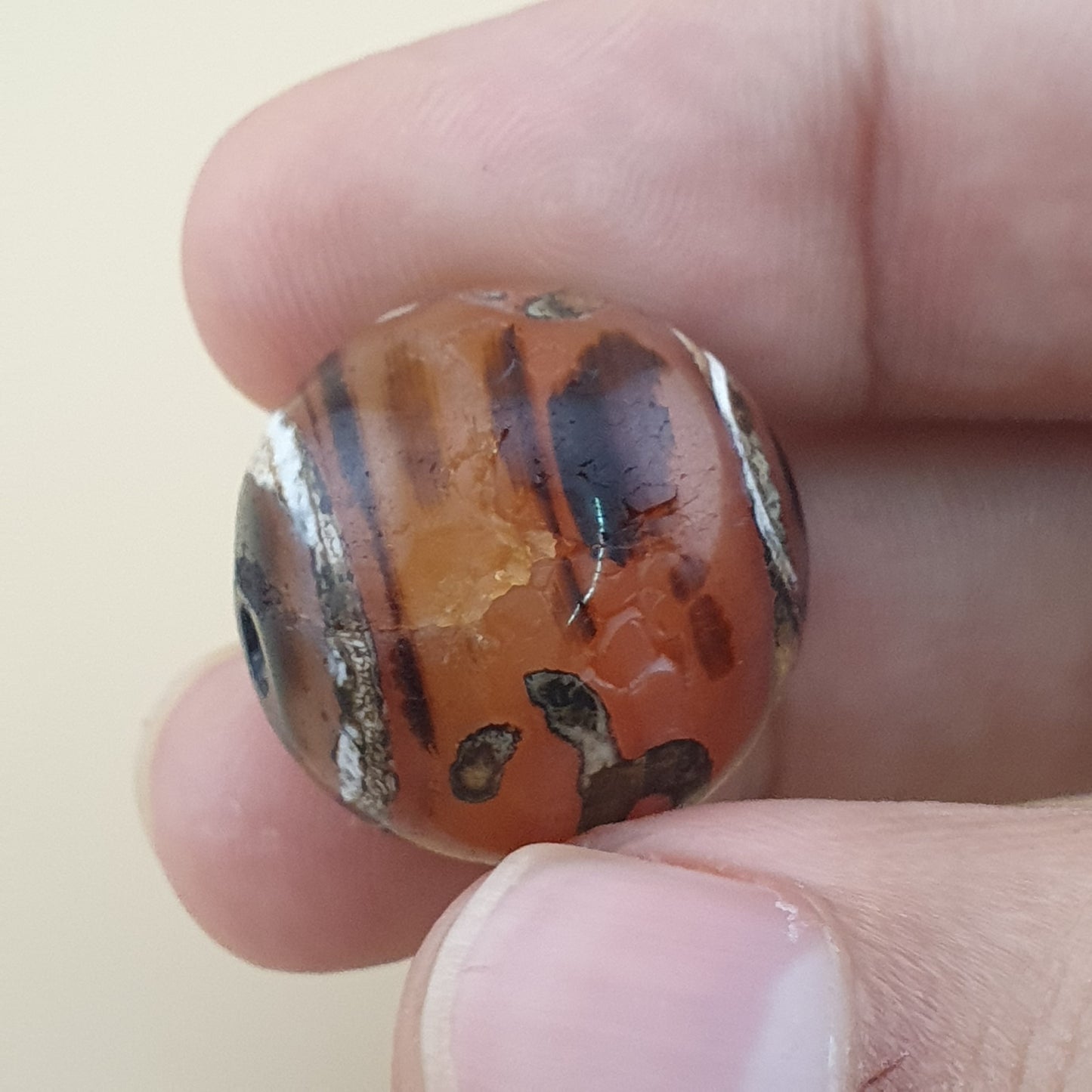 Los von 2 Vintage gravierten Karneolachatperlen Amulett