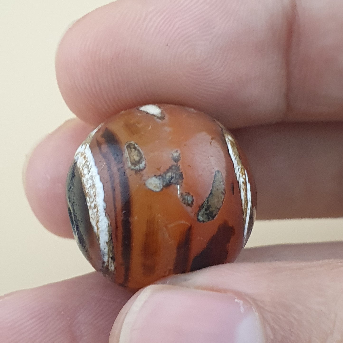 Los von 2 Vintage gravierten Karneolachatperlen Amulett