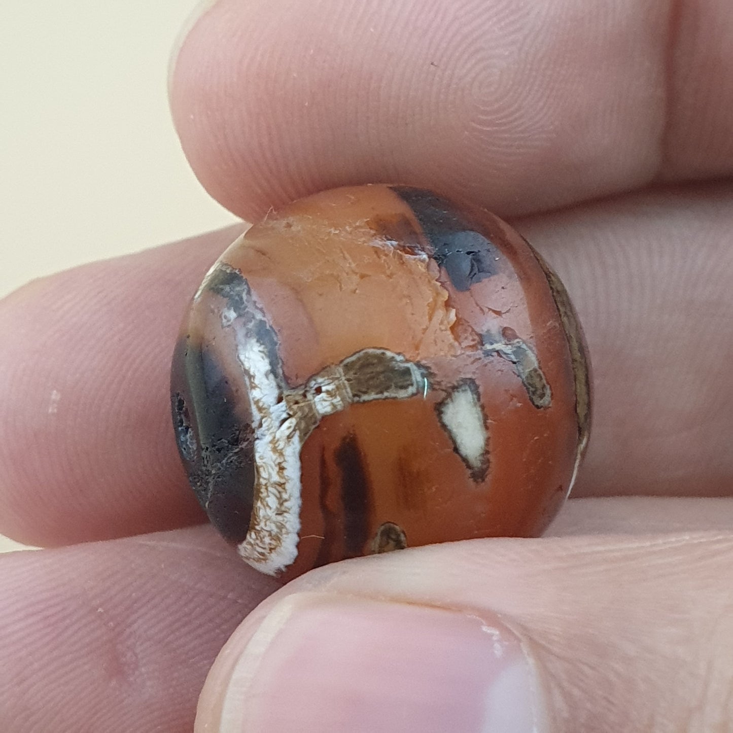 Los von 2 Vintage gravierten Karneolachatperlen Amulett