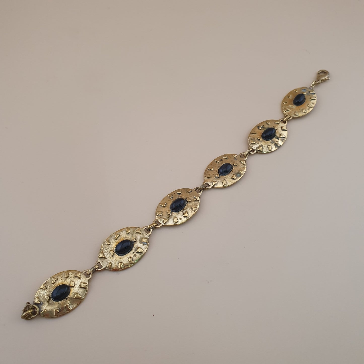 Geometrisches Vintage-Armband aus Messing und Onyx