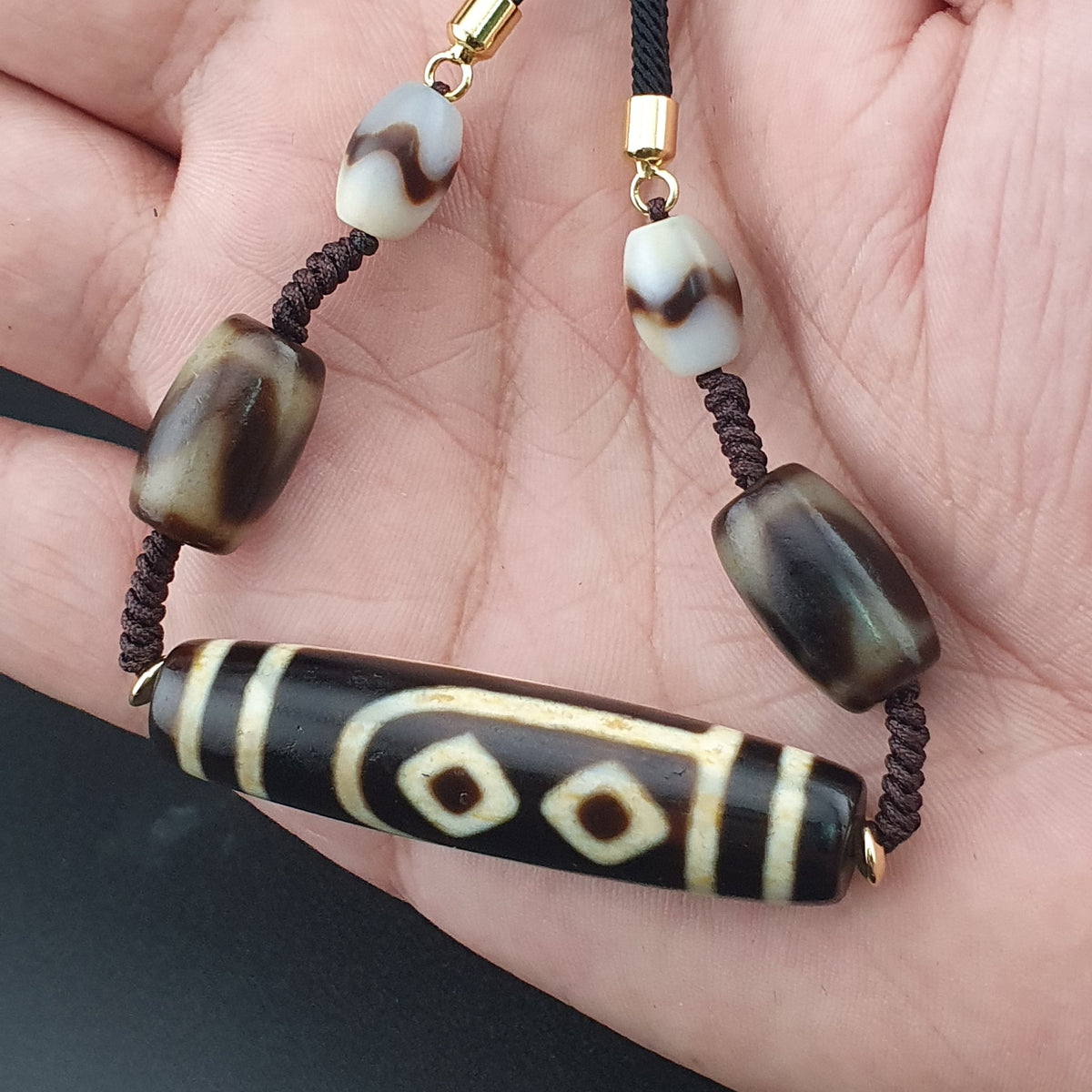 Collier pendentif amulette perle Dzi agate motif yeux uniques Himalaya vintage