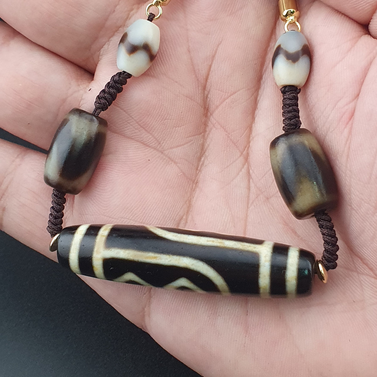 Collier pendentif amulette perle Dzi agate motif yeux uniques Himalaya vintage