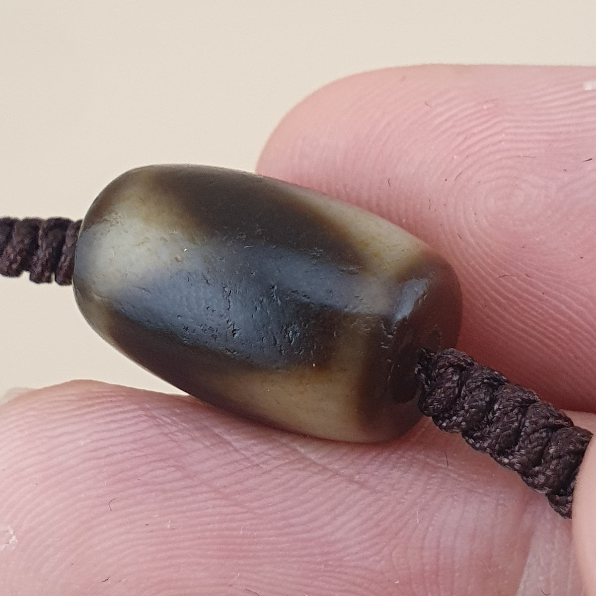 Collier pendentif amulette perle Dzi agate motif yeux uniques Himalaya vintage