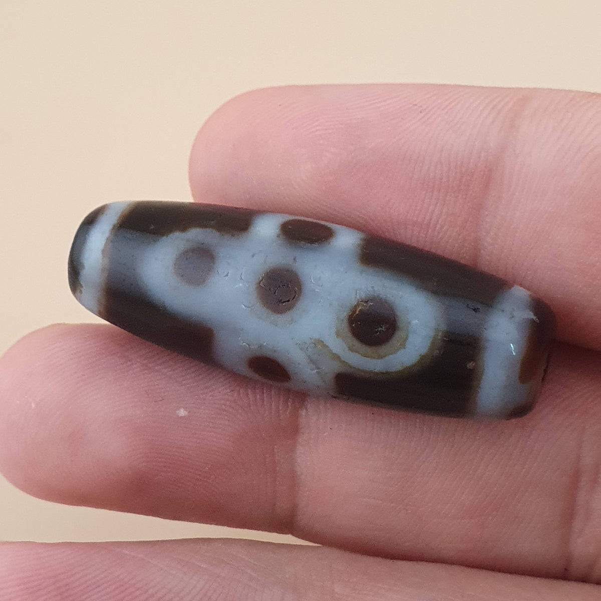 Charm en Agate du Tibet, motif floral himalayen, rare et vintage