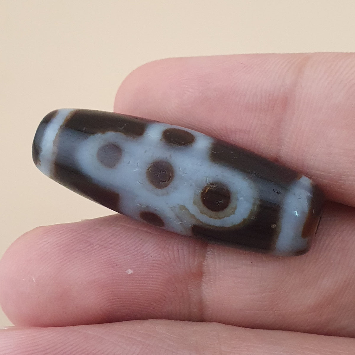 Charm en Agate du Tibet, motif floral himalayen, rare et vintage
