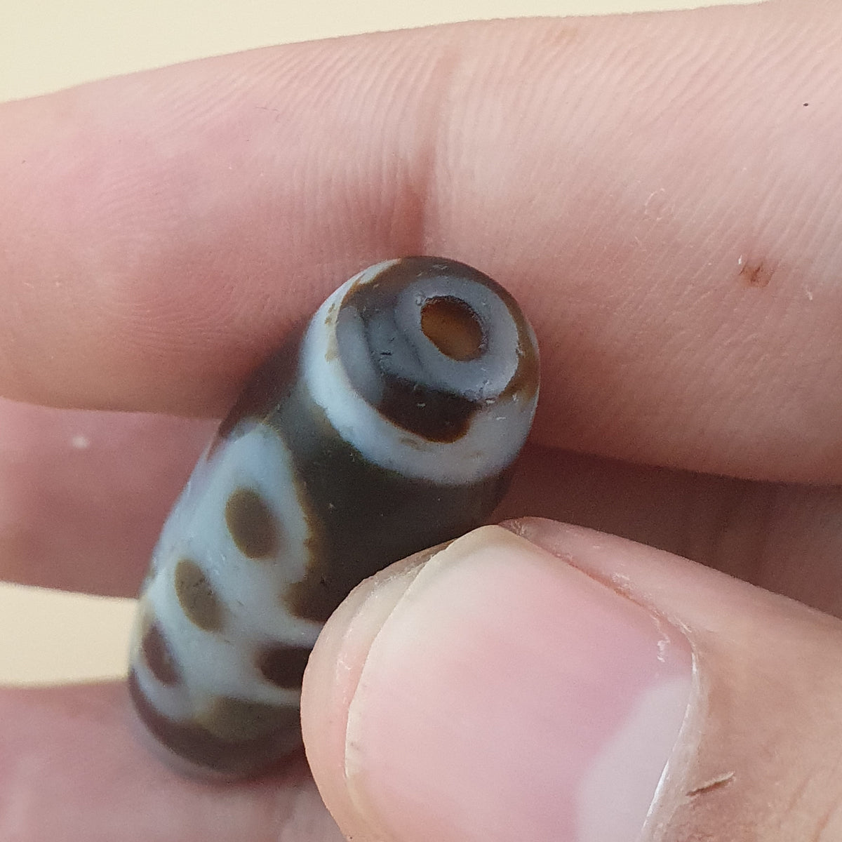 Charm en Agate du Tibet, motif floral himalayen, rare et vintage