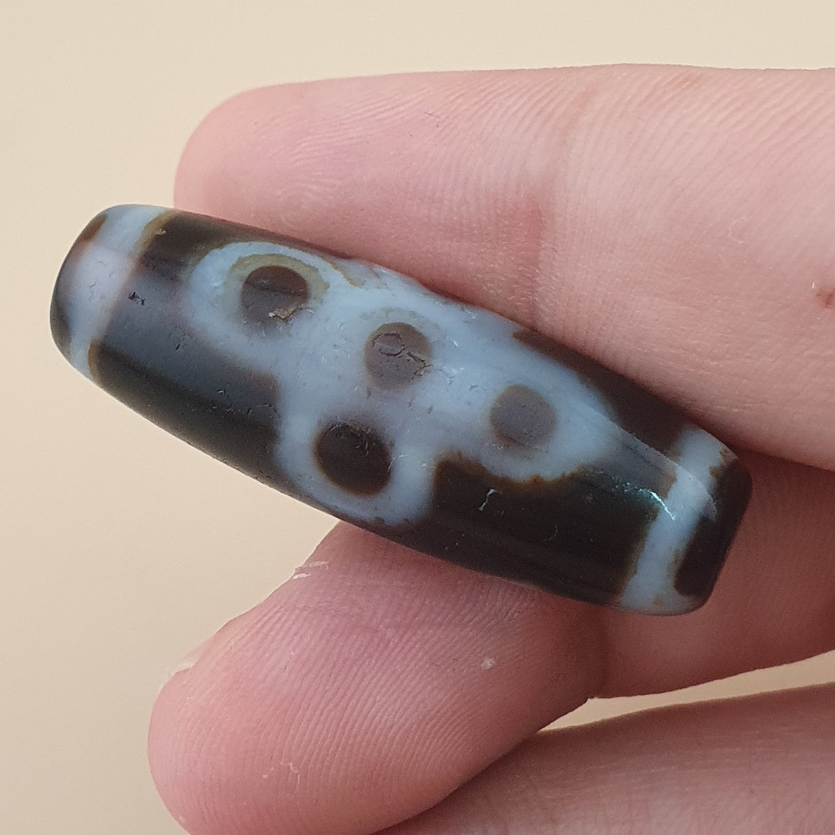 Charm en Agate du Tibet, motif floral himalayen, rare et vintage