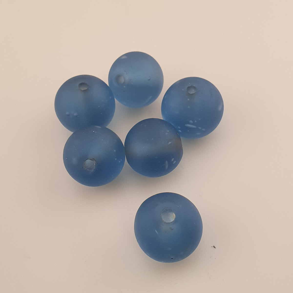 Lot de 6 verres bleus antiques de style africain