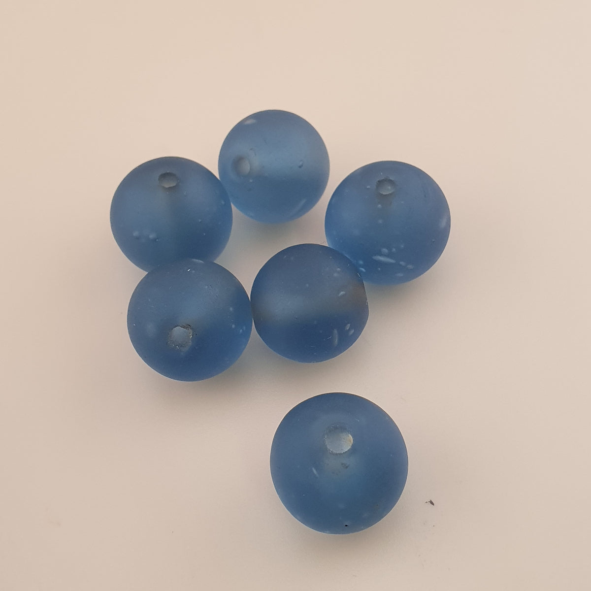 Lot de 6 verres bleus antiques de style africain
