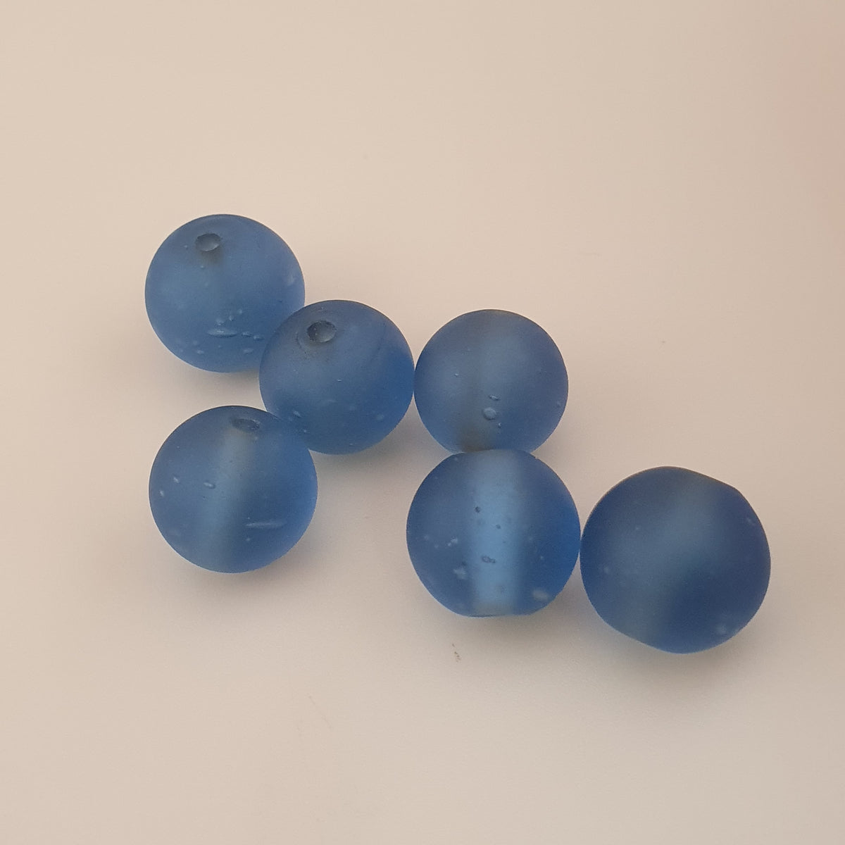 Lot de 6 verres bleus antiques de style africain