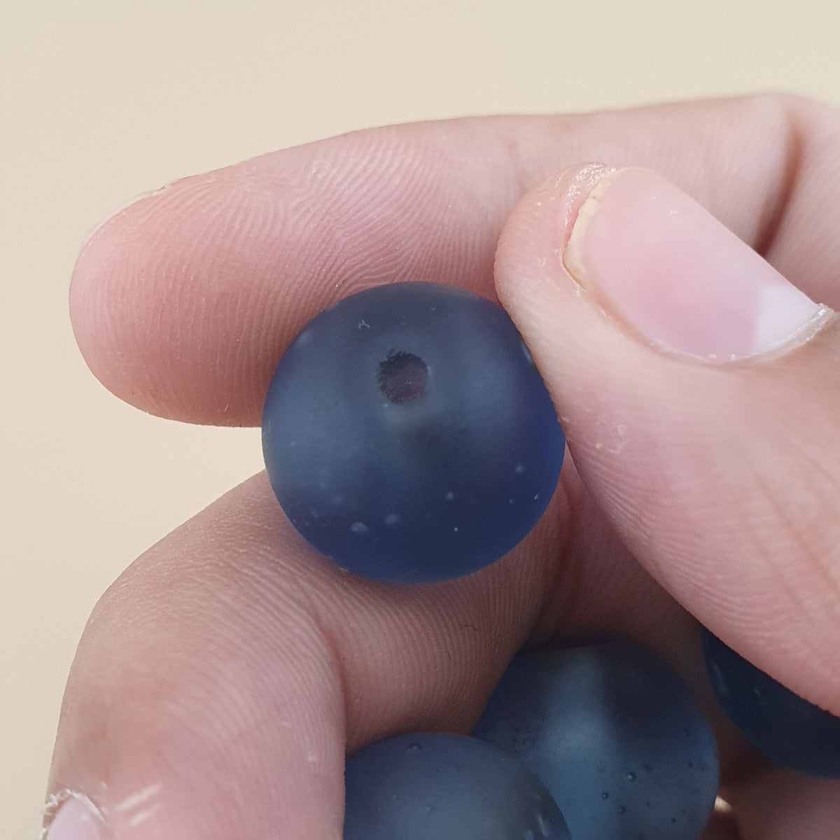 Lot de 6 verres bleus antiques de style africain