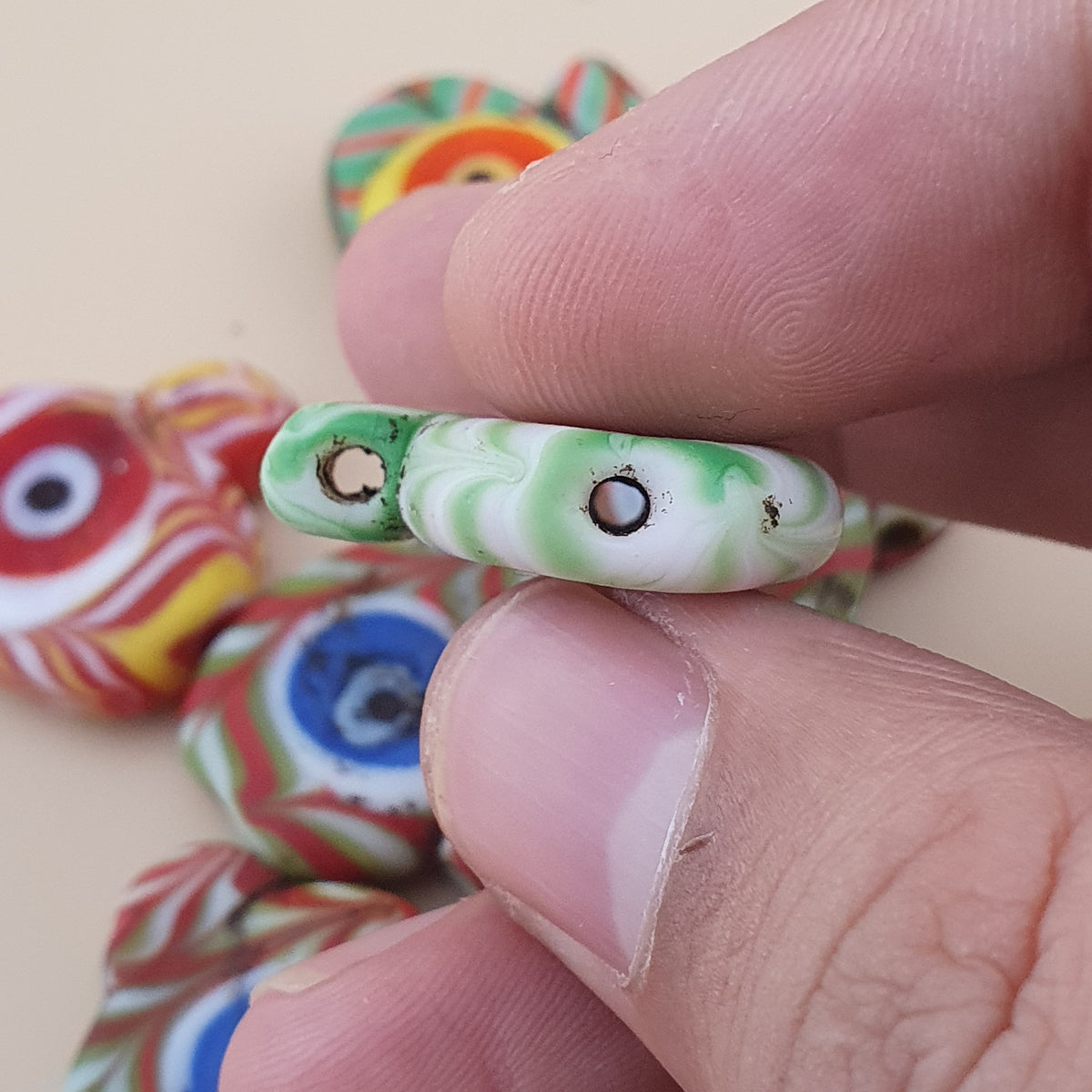 Vintage Venetian Style Feather Desgin Eyes Glass Bead Pendant Lot of 8