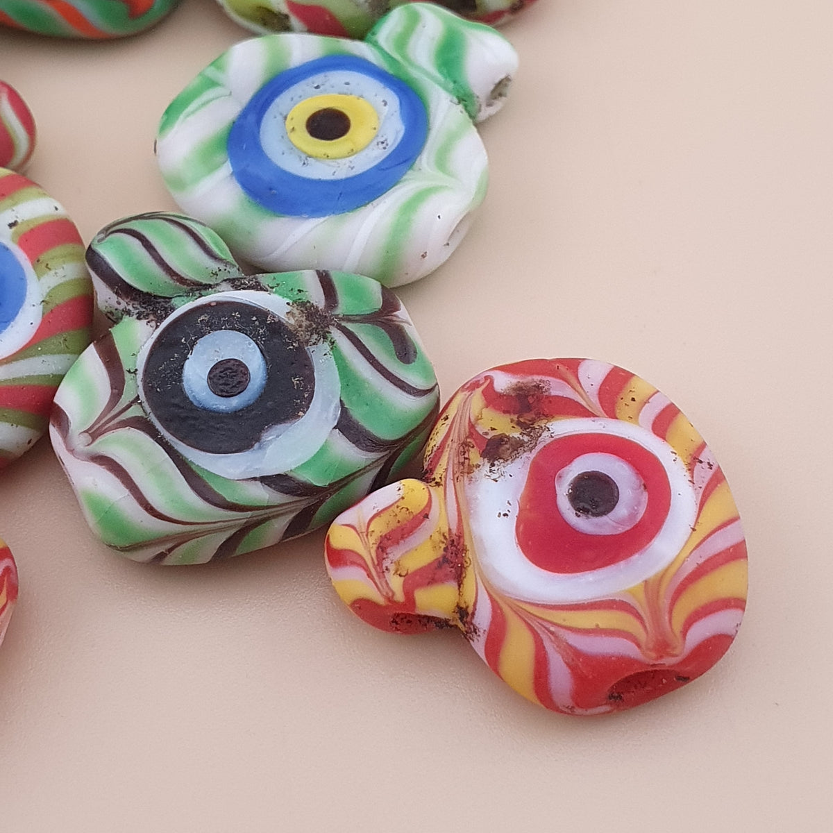 Vintage Venetian Style Feather Desgin Eyes Glass Bead Pendant Lot of 8
