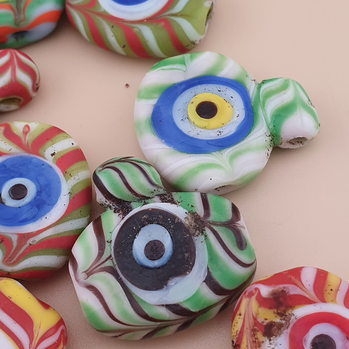 Vintage Venetian Style Feather Desgin Eyes Glass Bead Pendant Lot of 8