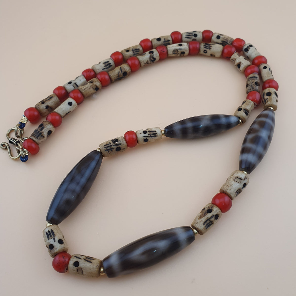 Collier de perles œil en agate de l'Himalaya du Tibet vintage et perles de verre Whiteheart