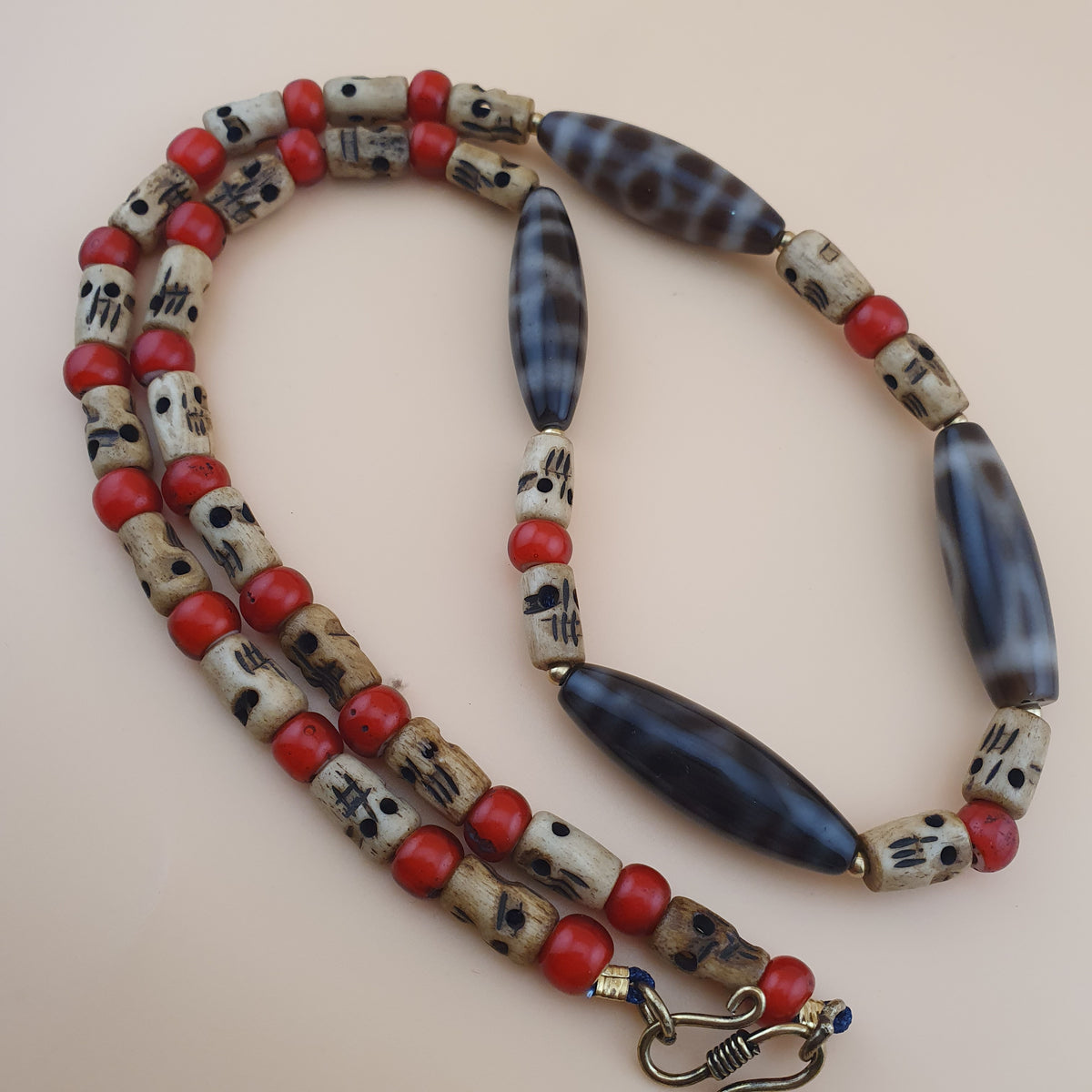 Collier de perles œil en agate de l'Himalaya du Tibet vintage et perles de verre Whiteheart