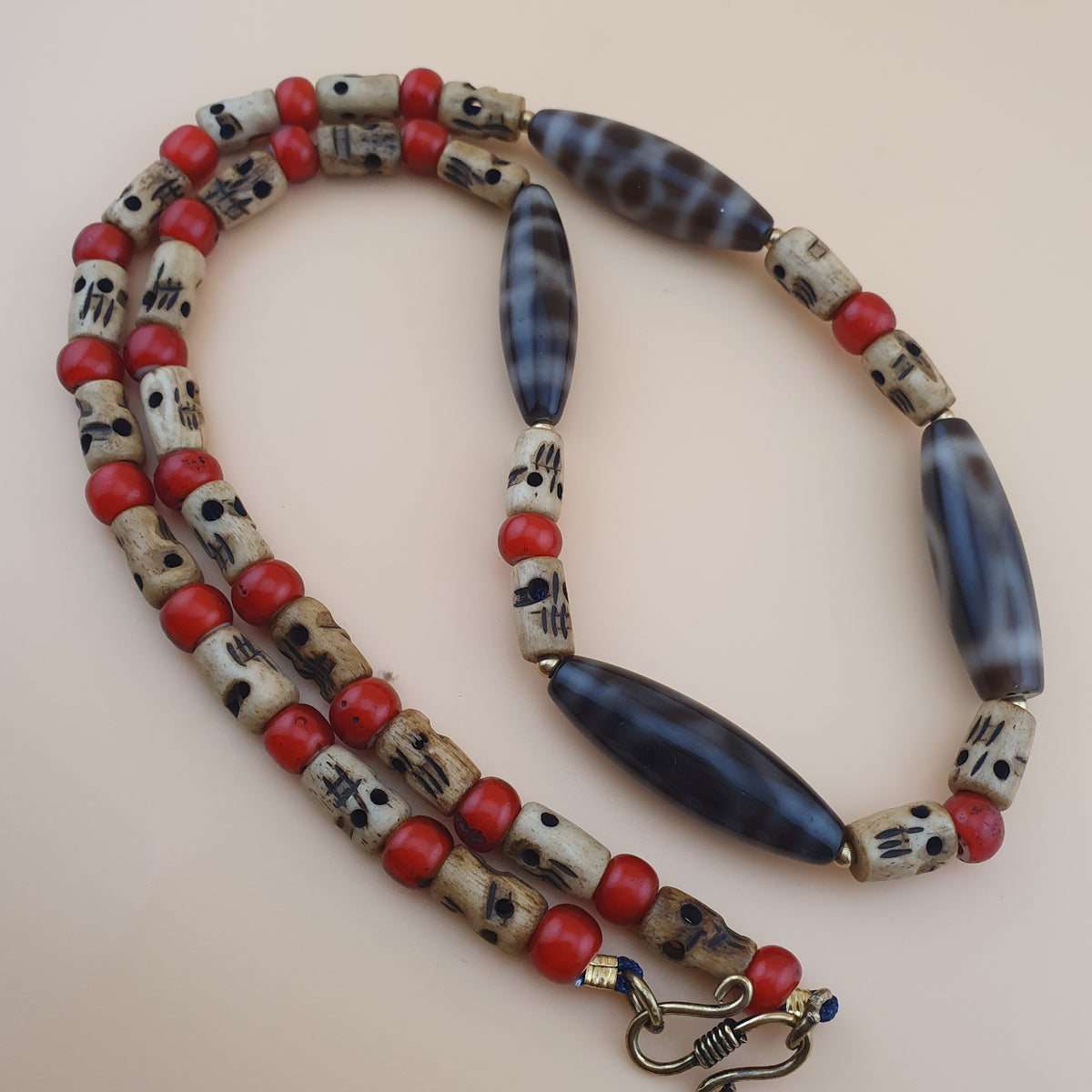 Collier de perles œil en agate de l'Himalaya du Tibet vintage et perles de verre Whiteheart