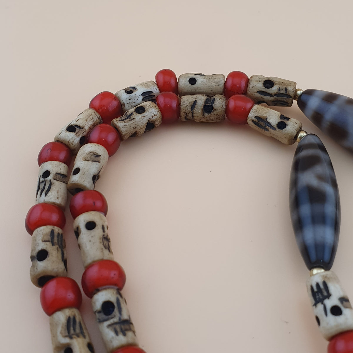 Collier de perles œil en agate de l'Himalaya du Tibet vintage et perles de verre Whiteheart