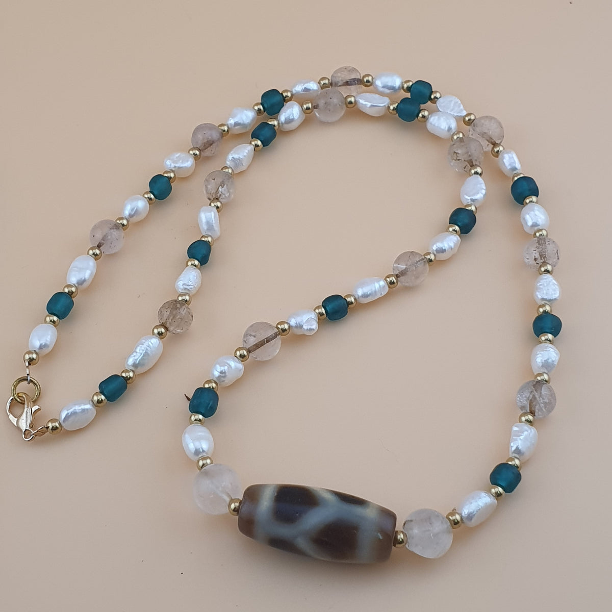 Collier de perles Dzi en agate tibétaine à maillons de chaîne vintage de l'Himalaya avec perles et quartz de l'Himalaya